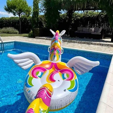 Garden 2 Bedroom With Pool Near To Sunny Луксозна вила Aleksandrovo (Burgas)