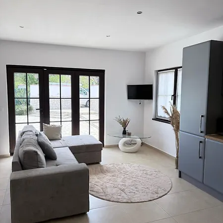 Луксозна вила Garden 2 Bedroom With Pool Near To Sunny *