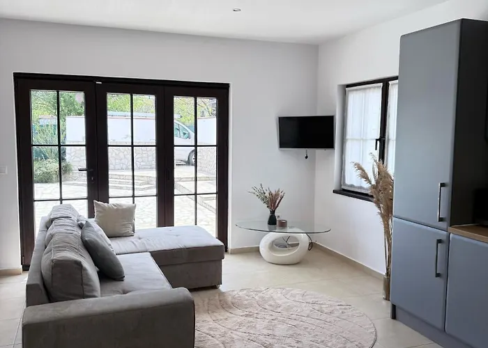 Villa Garden 2 Bedroom With Pool Near To Sunny *