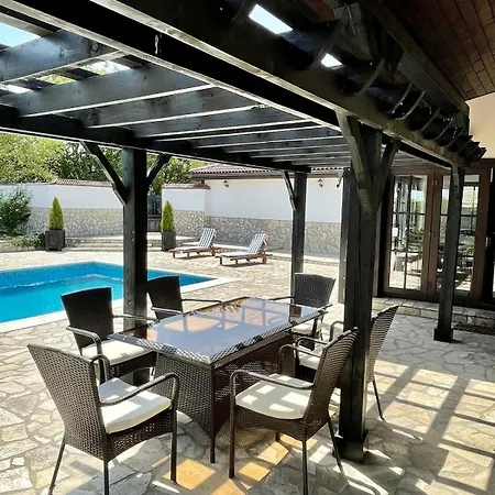 Villa Garden 2 Bedroom With Pool Near To Sunny *