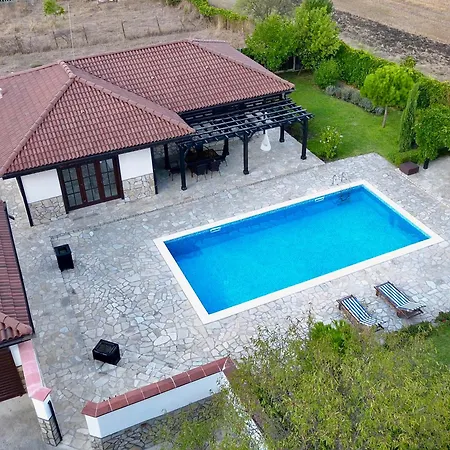 Villa Garden 2 Bedroom With Pool Near To Sunny