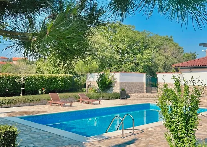 Garden 2 Bedroom With Pool Near To Sunny Vila *