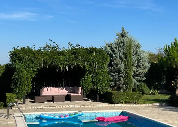 Garden 2 Bedroom With Pool Near To Sunny Aleksandrovo (Burgas)